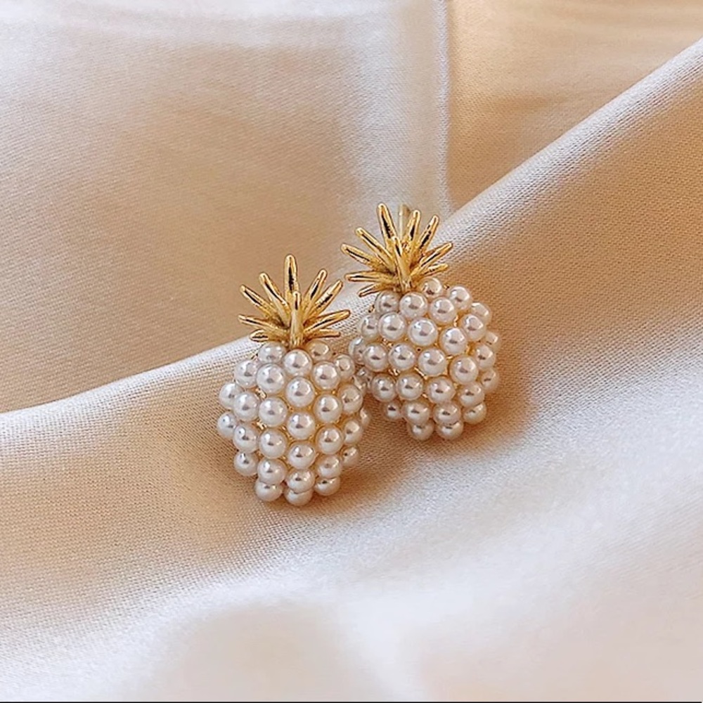 New⚡️ Pineapple Gold Pearl Stud Earrings - Picture 3 of 4